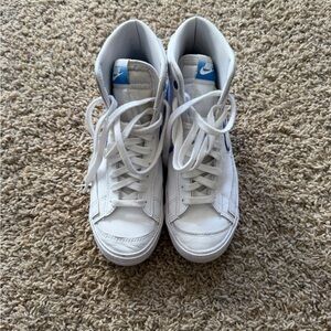 Nike Women’s White and Blue Airbrush High-Top Blazer Mid 77 Sneakers Rare